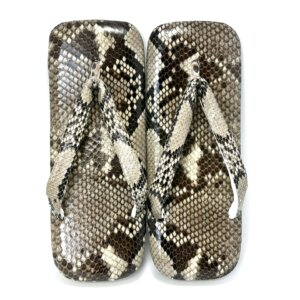 越後屋 高級 蛇革 下駄 雪駄 革底 ヘビ柄 ぞうり 本革 皮底 日本製 竹春 錦蛇 軽量 草履 型押し